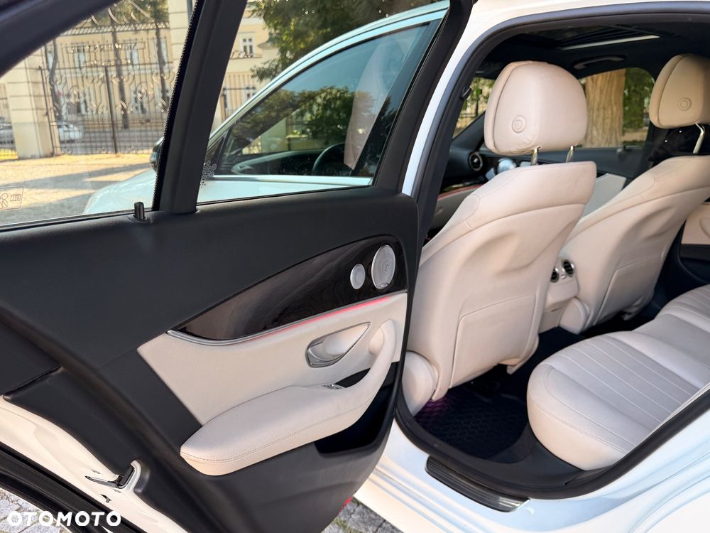 Mercedes-Benz Klasa E 300 9G-TRONIC - 16