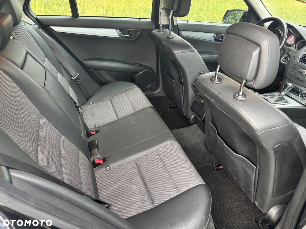 Mercedes-Benz Klasa C 180 CGI Automatik BlueEFFICIENCY Avantgarde - 26
