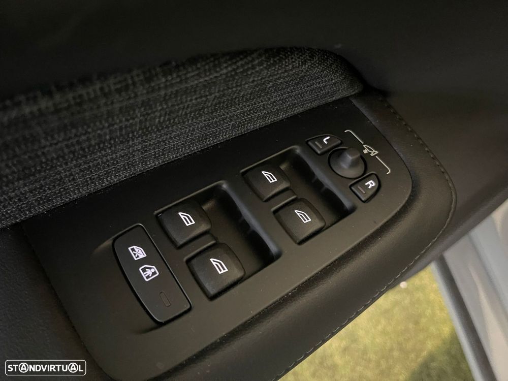 Volvo V60 2.0 T6 AWD TE Essential - 32