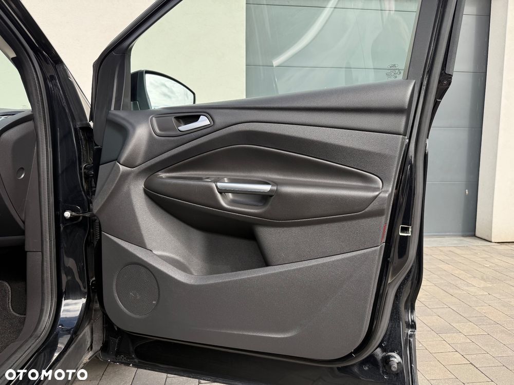 Ford Kuga 1.5 EcoBoost 2x4 Trend - 27