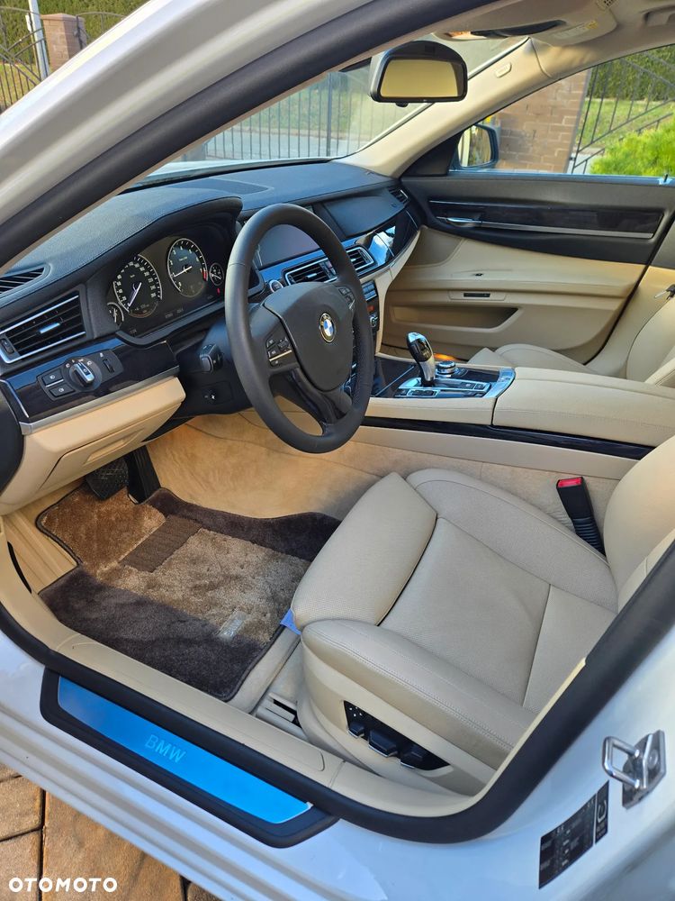 BMW Seria 7 740i - 5