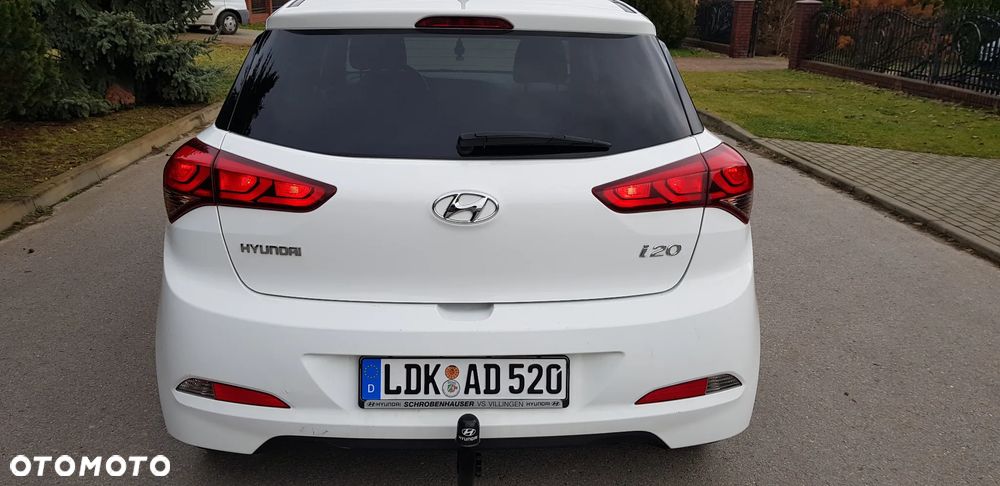 Hyundai i20 blue 1.2 Trend - 16