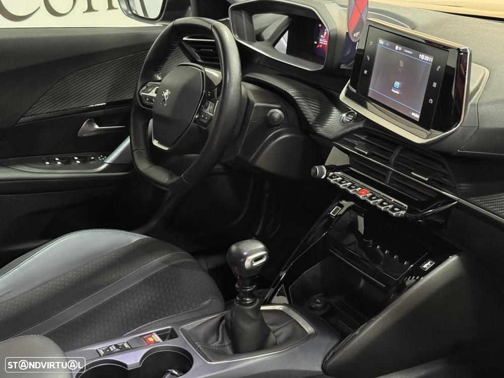 Peugeot 2008 1.2 PureTech Allure - 32