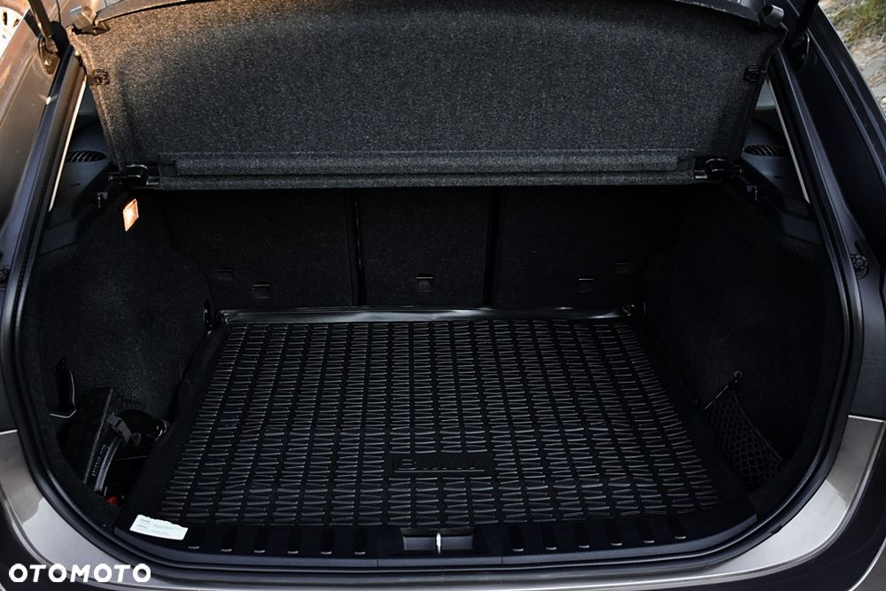 BMW X1 sDrive18d xLine - 25