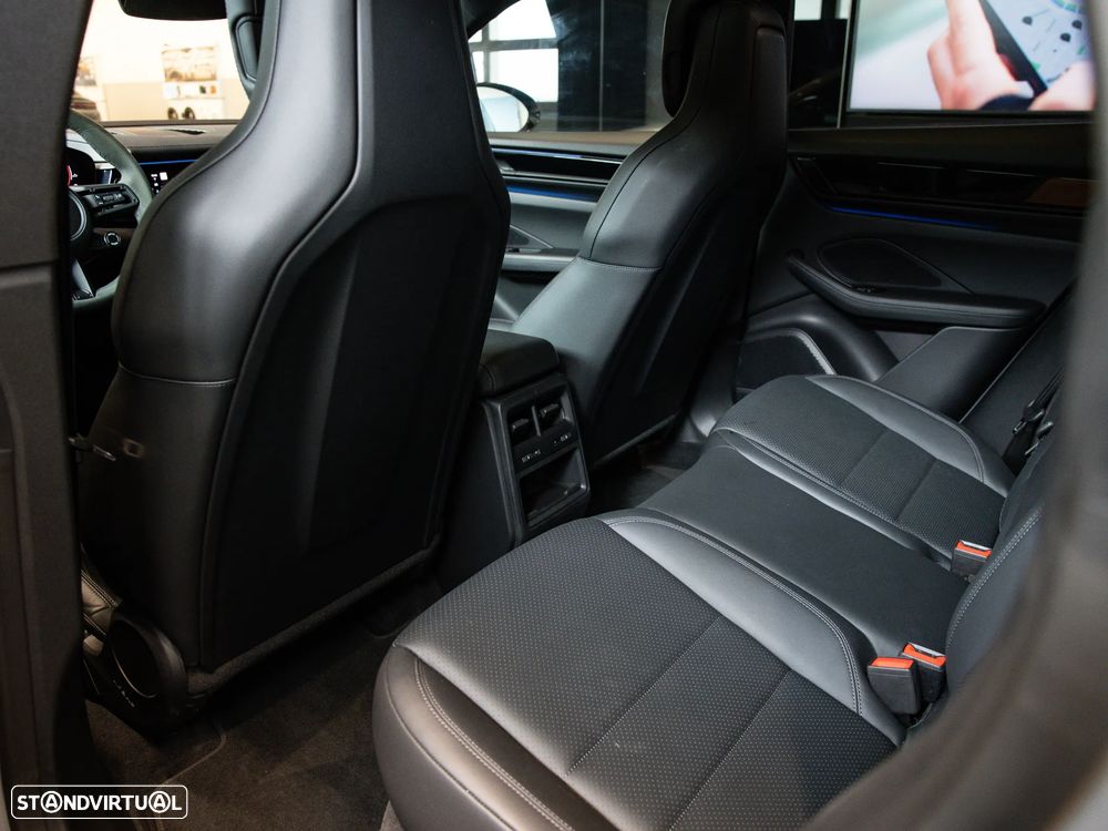 Porsche Macan Electric - 30