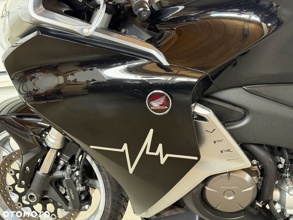 Honda VFR - 13