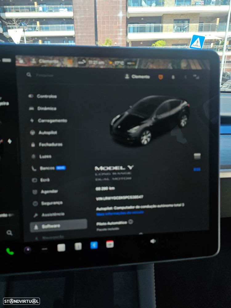 Tesla Model Y - 12