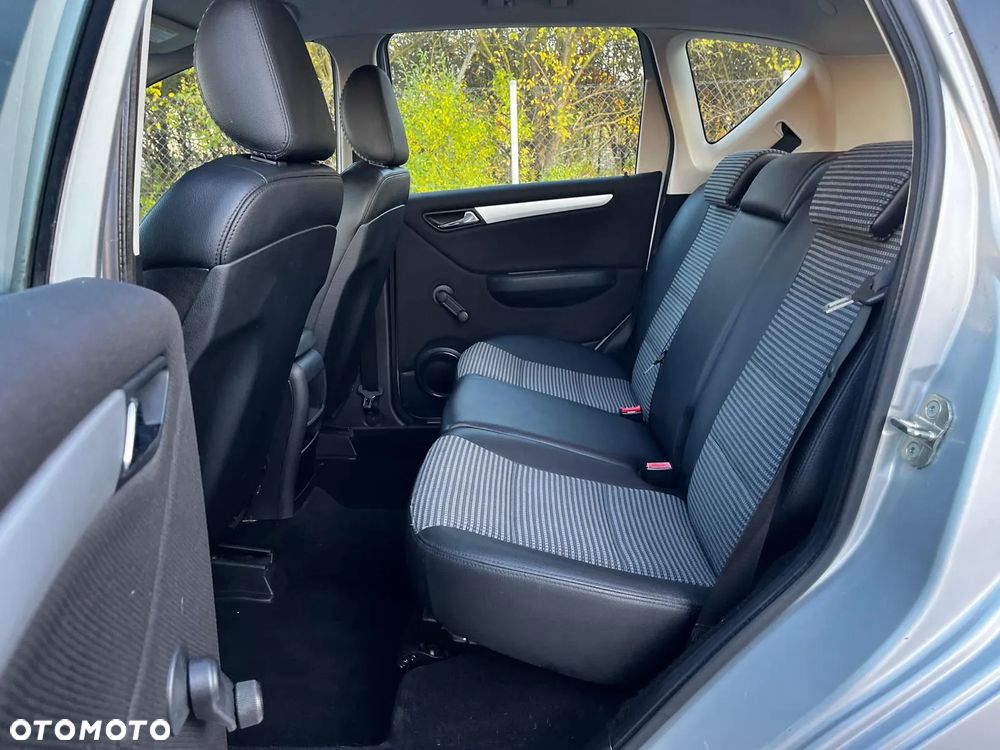 Mercedes-Benz Klasa A 180 CDI Autotronic Avantgarde - 8