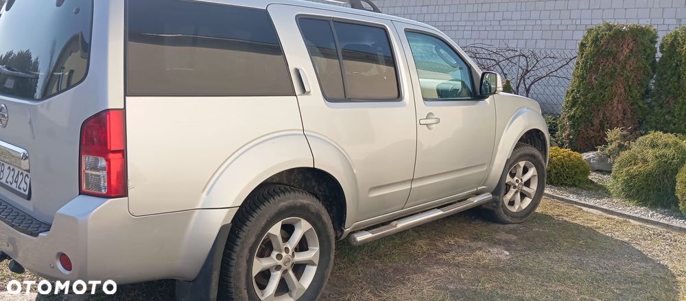 Nissan Pathfinder 2.5 D SE - 2