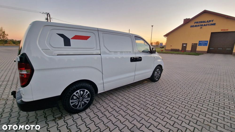 Hyundai H1 - 16