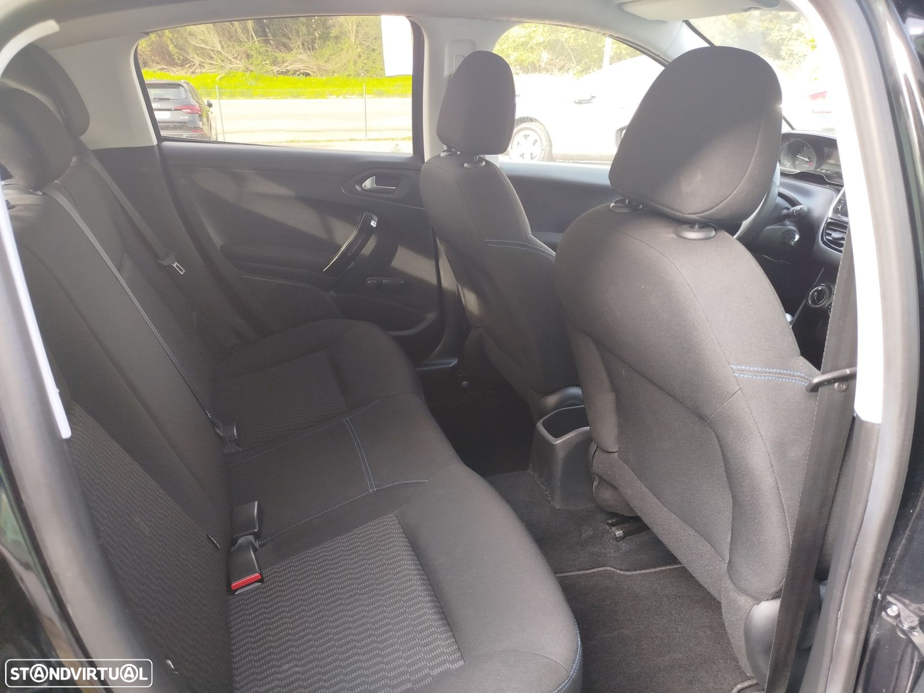 Peugeot 208 1.5 BlueHDi Signature - 38