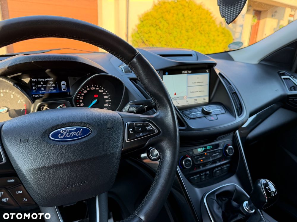 Ford Kuga 1.5 EcoBoost 2x4 Titanium - 36