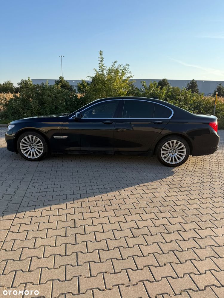 BMW Seria 7 2010 photo 2