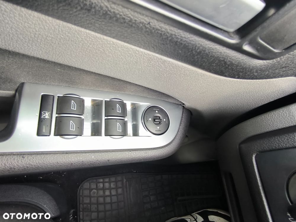 Ford Focus 1.8 FF Ghia - 13