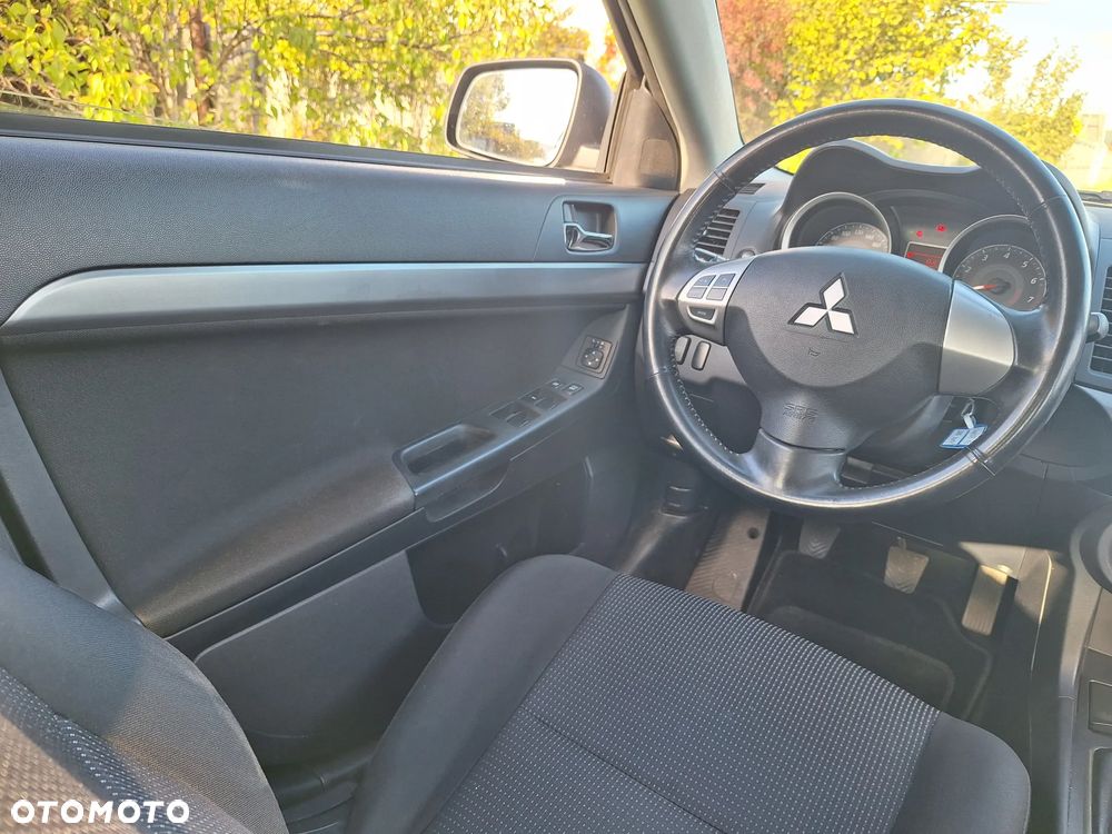 Mitsubishi Lancer 1.5 Invite - 25