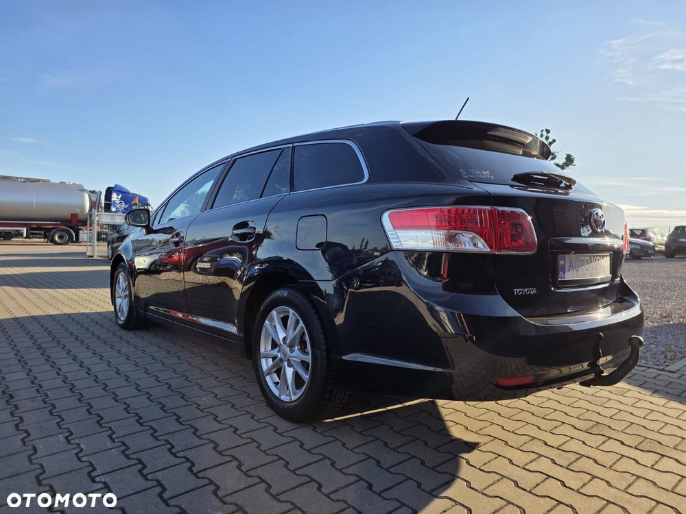 Toyota Avensis 2.0 D-4D Executive - 23