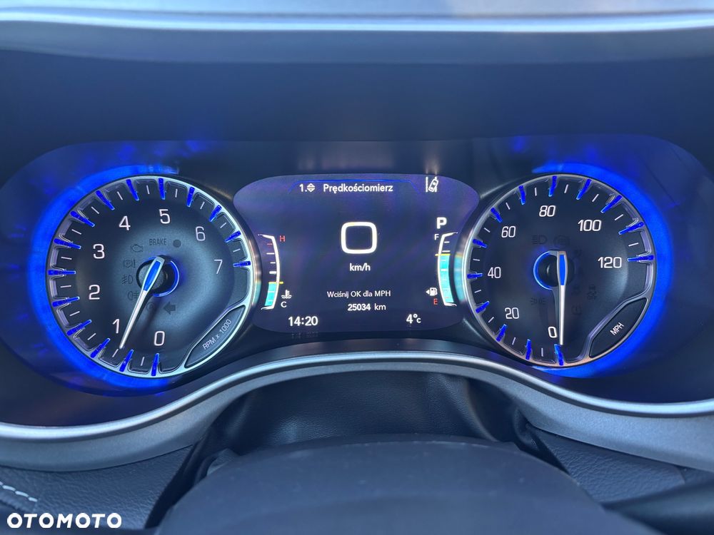 Chrysler Pacifica - 36