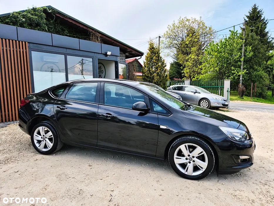 Opel Astra IV 1.4 T Business EU6 - 10