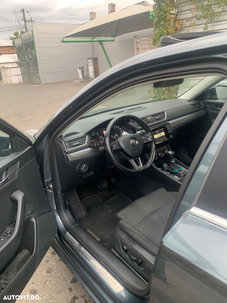 Skoda Superb 2.0 TDI DSG Style - 9