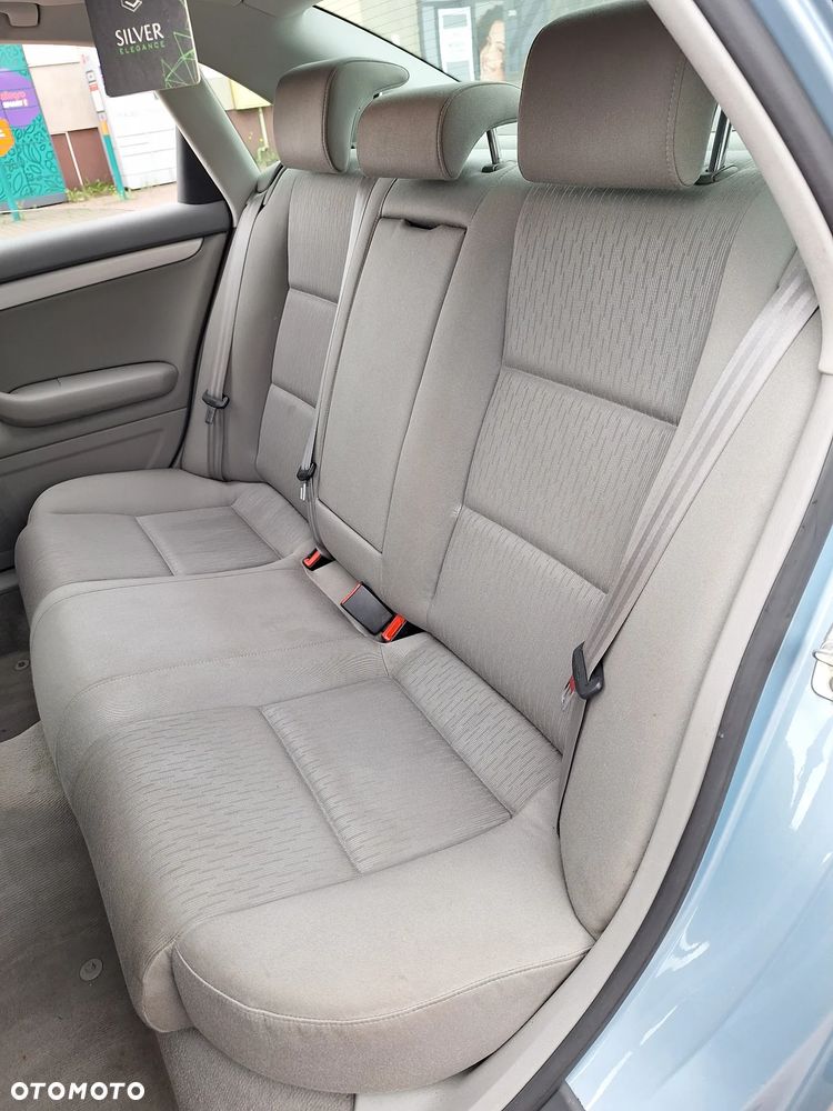Audi A4 Limousine - 16