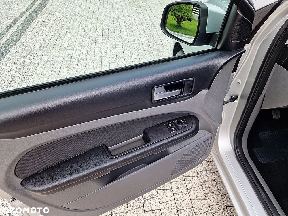 Ford Focus 1.6 16V Fun - 18