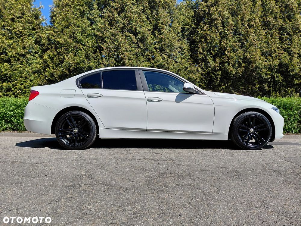 BMW Seria 3 320i Sport Line - 5