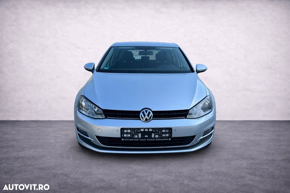 Volkswagen Golf - 2