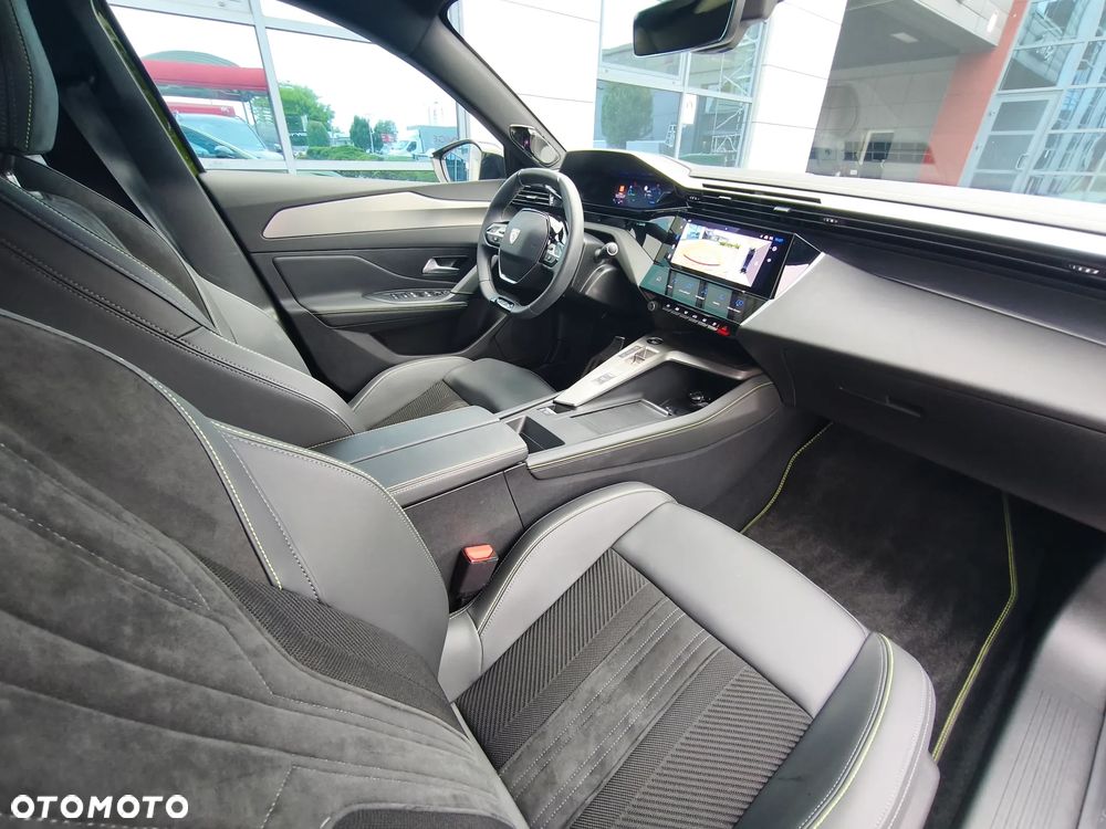 Peugeot 408 - 15