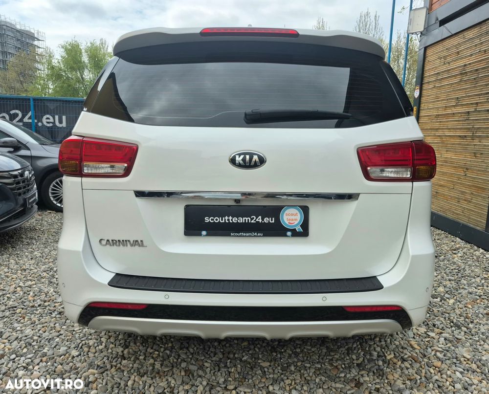 Kia Carnival - 11