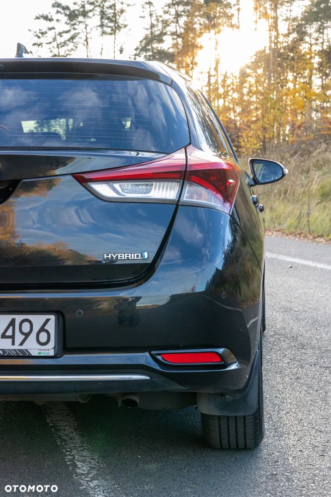 Toyota Auris ver-hatchback-15--19 - 10