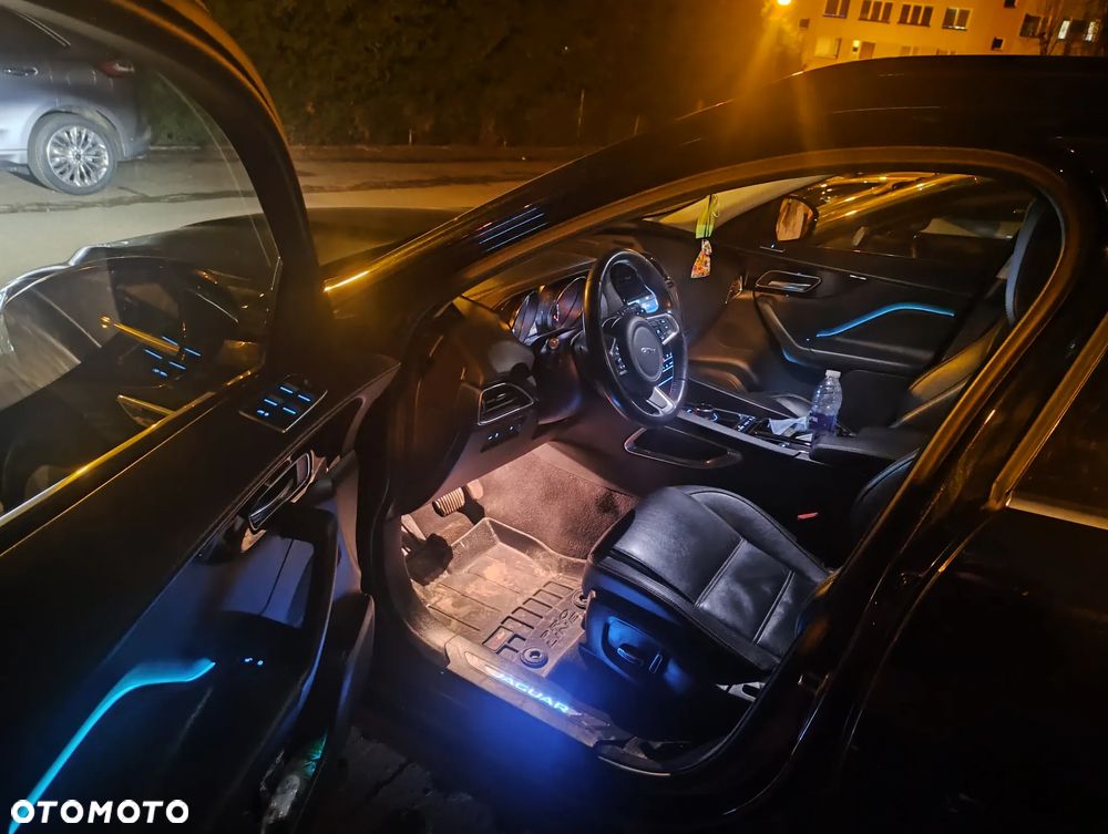 Jaguar F-Pace 2.0 i4D AWD Prestige - 11