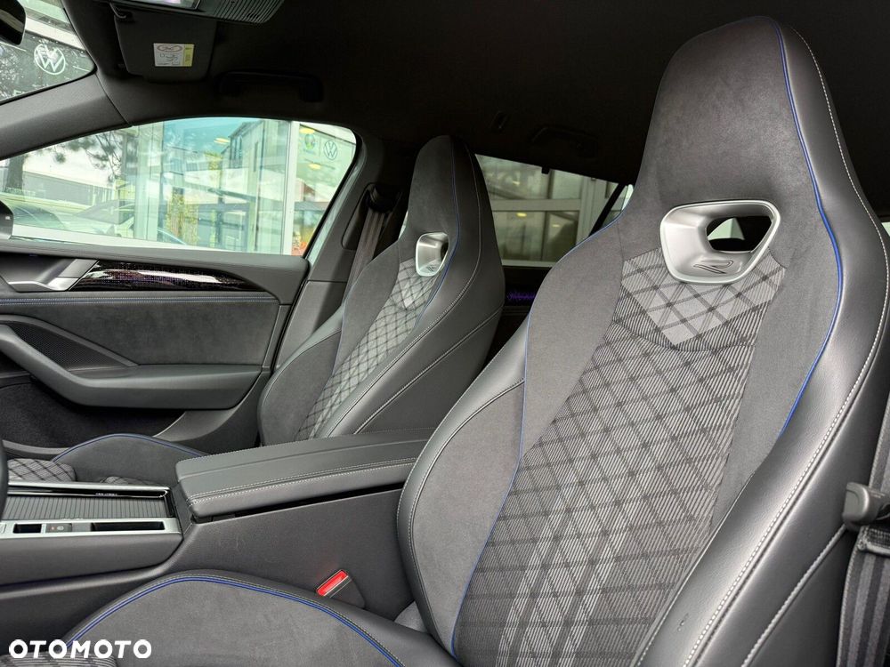 Volkswagen Passat - 12
