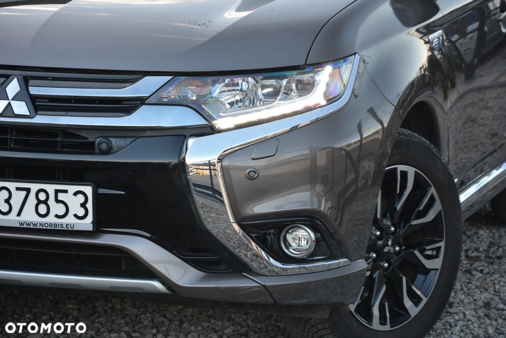 Mitsubishi Outlander 2.0 4WD Plug-In Hybrid - 17