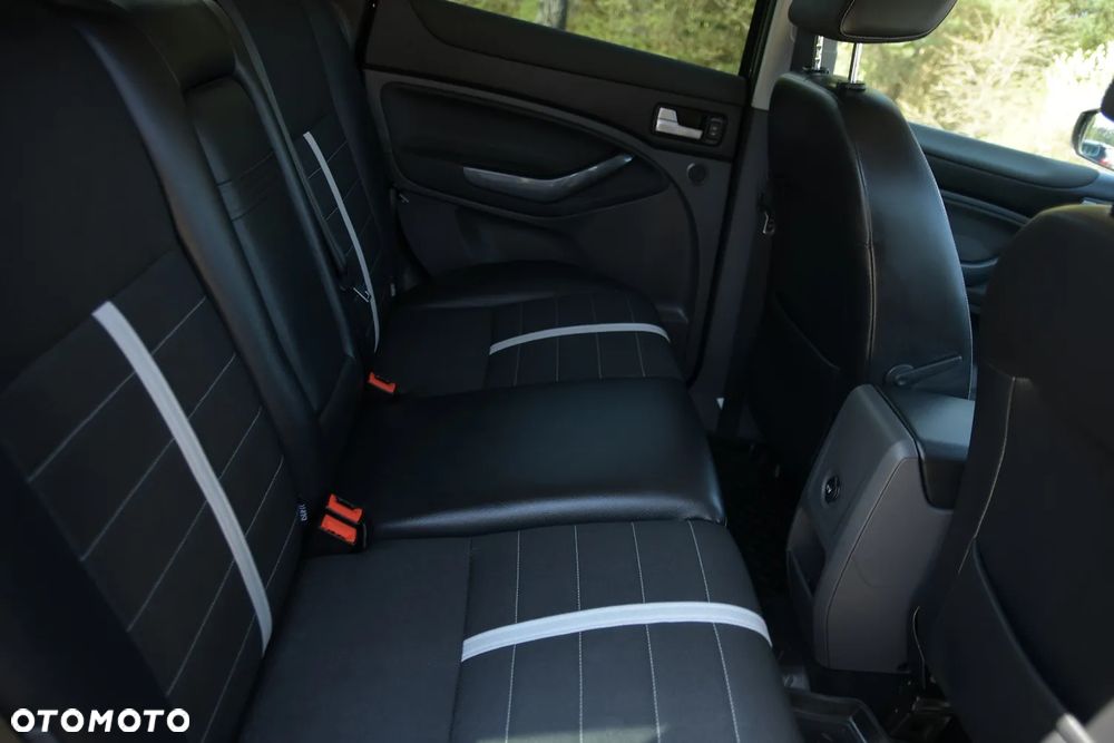 Ford Kuga 2.0 TDCi 2x4 Titanium - 19