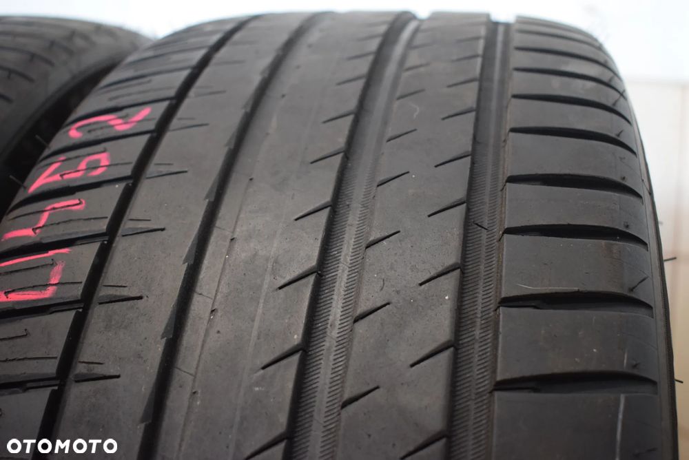 R20 255/40 Michelin Pilot Sport EV - 3