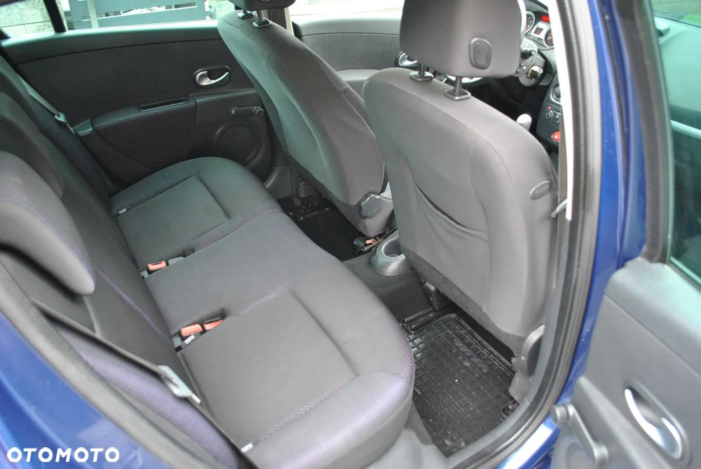 Renault Clio - 21
