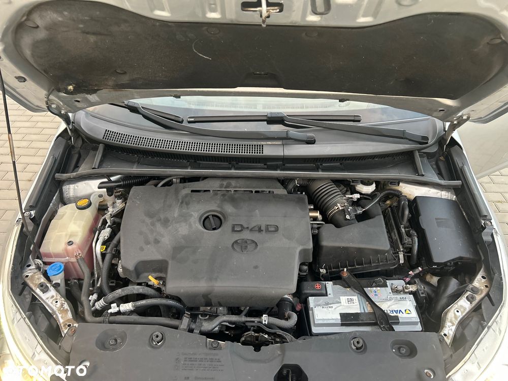 Toyota Avensis 2.0 D-4D Comfort - 12