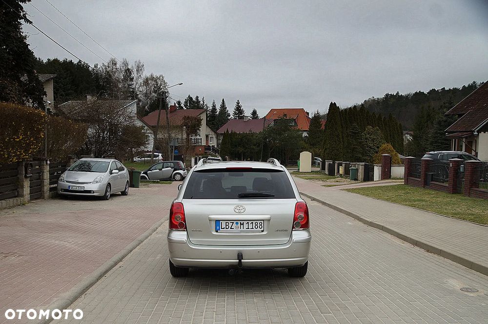 Toyota Avensis 1.8 VVT-i Sol Premium - 5