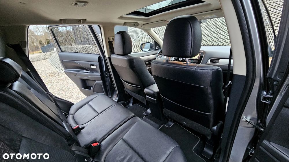 Mitsubishi Outlander 2.0 4WD Plus - 35