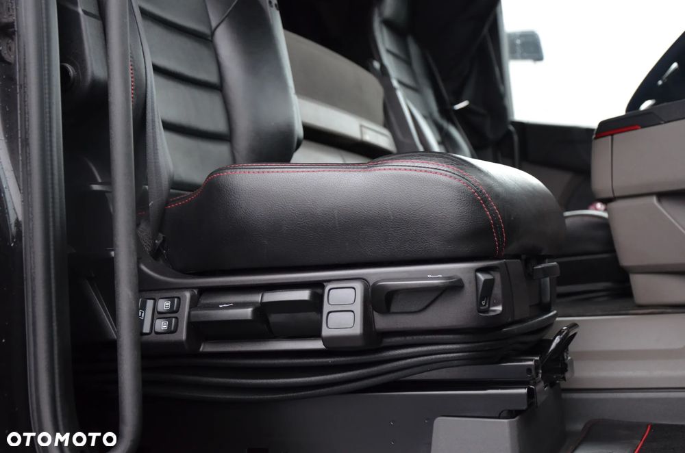 Scania R 580 / V8 / 4 PODUSZKI / KLIMA P. / NAVI /FULL LED / ACC / 7436 - 22