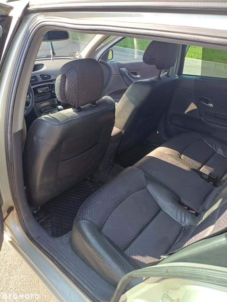 Renault Laguna 2.2 dCi Privilege - 25