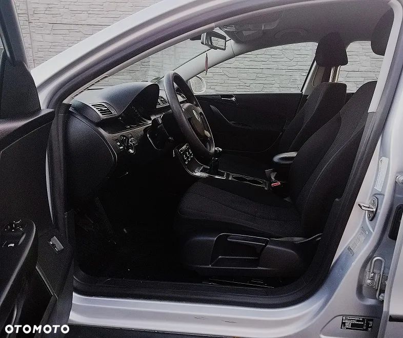 Volkswagen Passat 1.9 TDI Comfortline - 10
