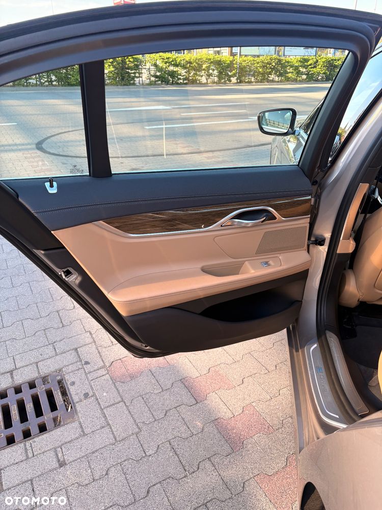 BMW Seria 7 740i - 15