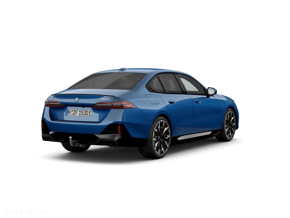 BMW Seria 5 550e xDrive PHEV M Sport - 3