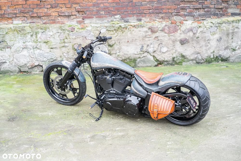 Harley-Davidson Softail Breakout - 14