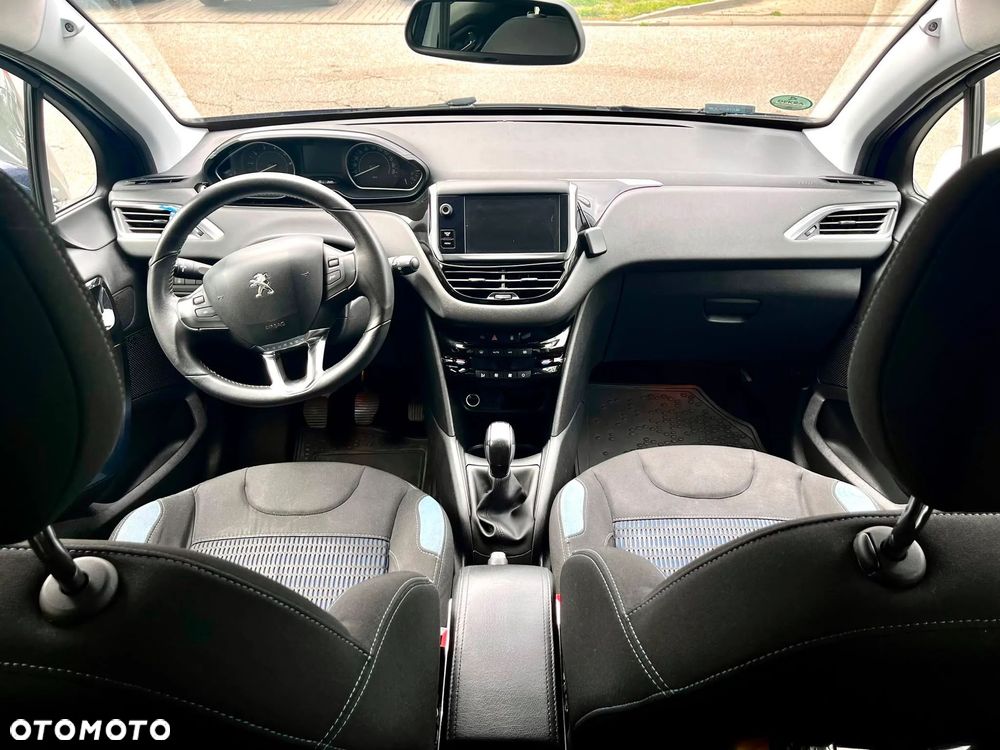 Peugeot 208 - 11