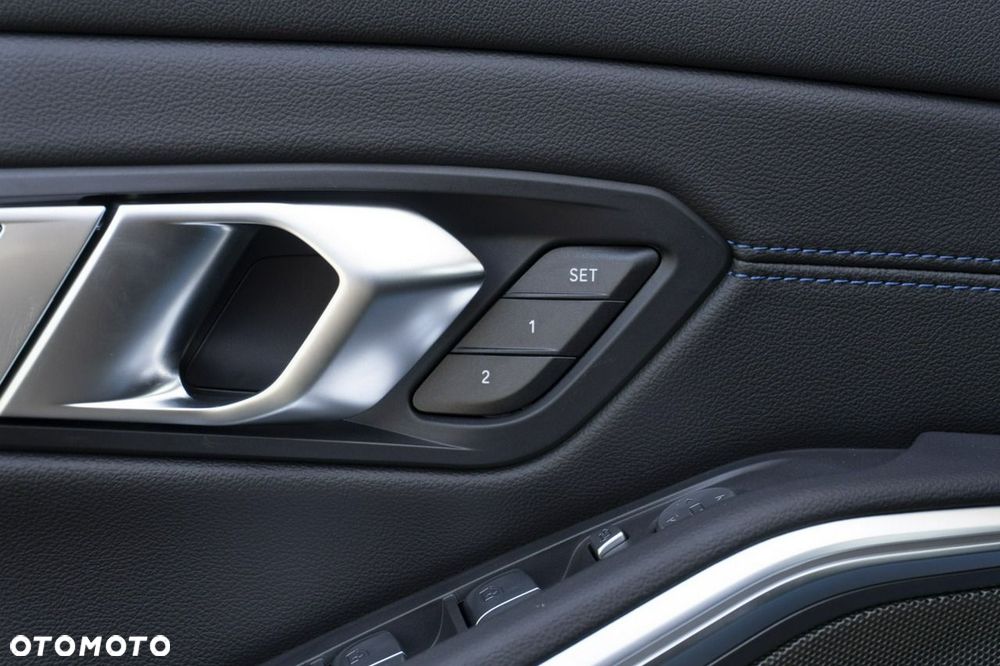 BMW Seria 3 M340i xDrive - 17