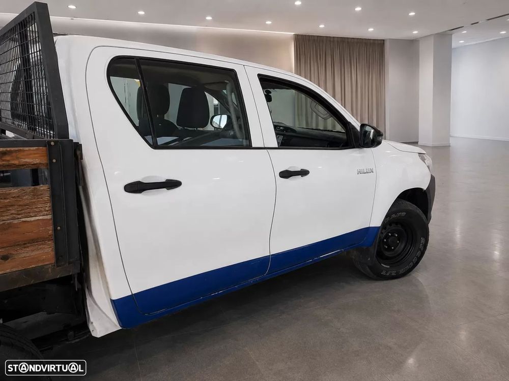 Toyota Hilux 2.4 D-4D 4WD CD CM - 3
