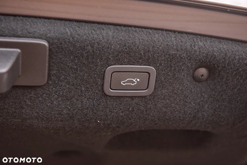 Jaguar XF 20d Sportbrake Portfolio - 31