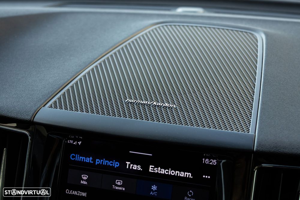 Volvo XC 60 2.0 B4 R-Design Geartronic - 20